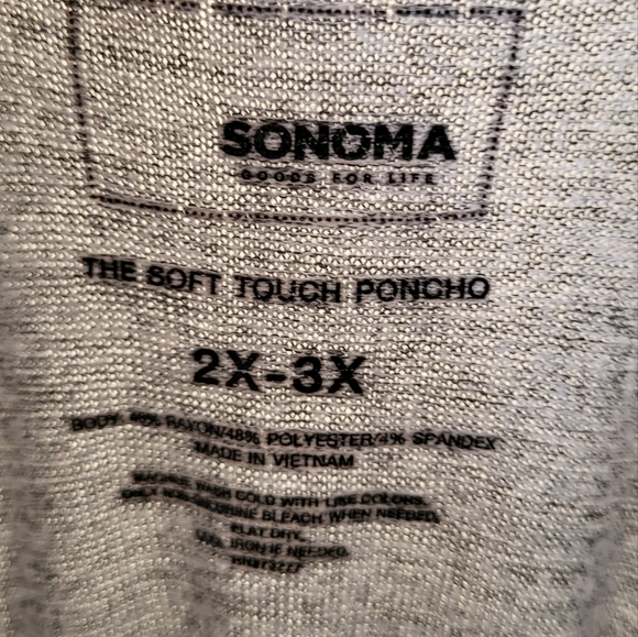 Plus size poncho - Picture 3 of 3